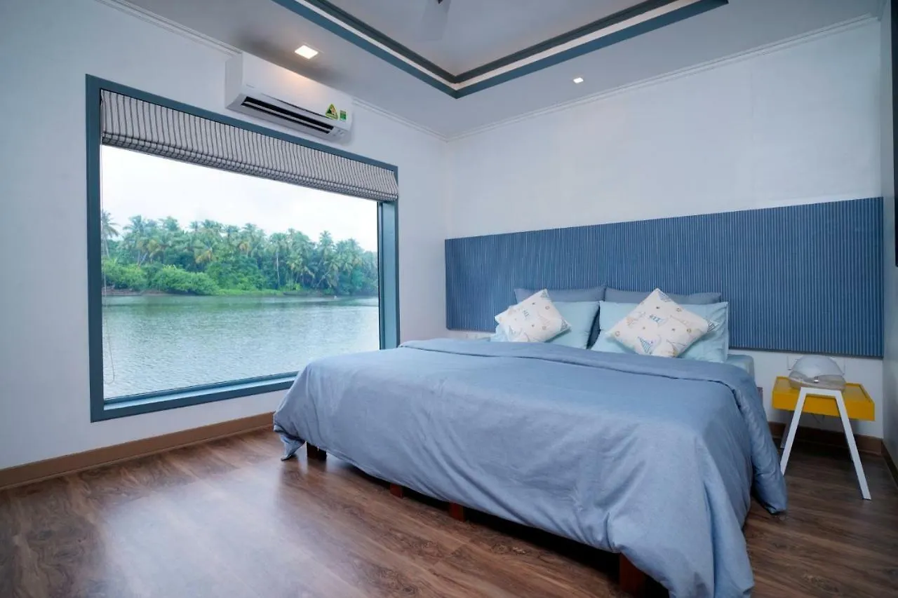Queen Of Chaliyar - Luxury Houseboat Stay Kozhikode India