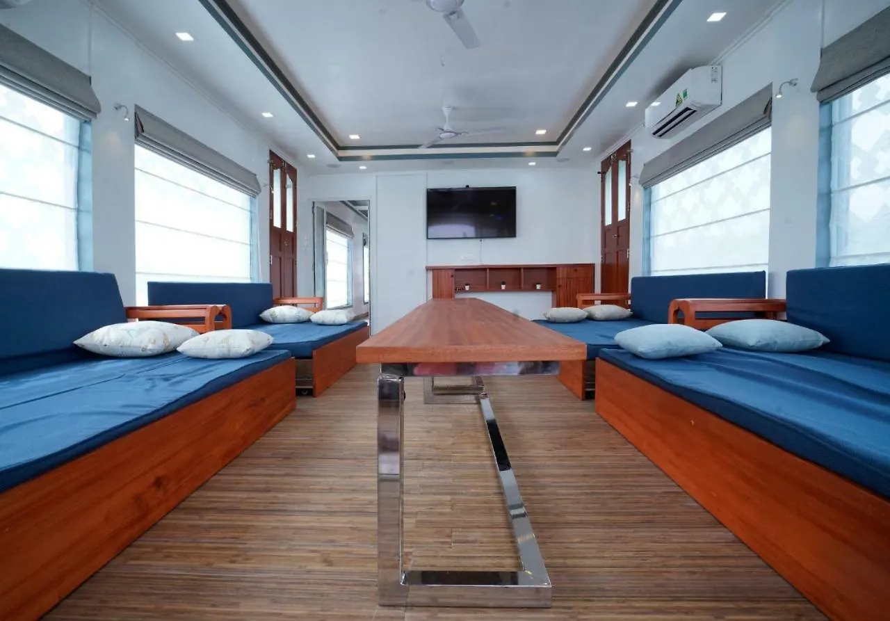 Queen Of Chaliyar - Luxury Houseboat Stay Kozhikode